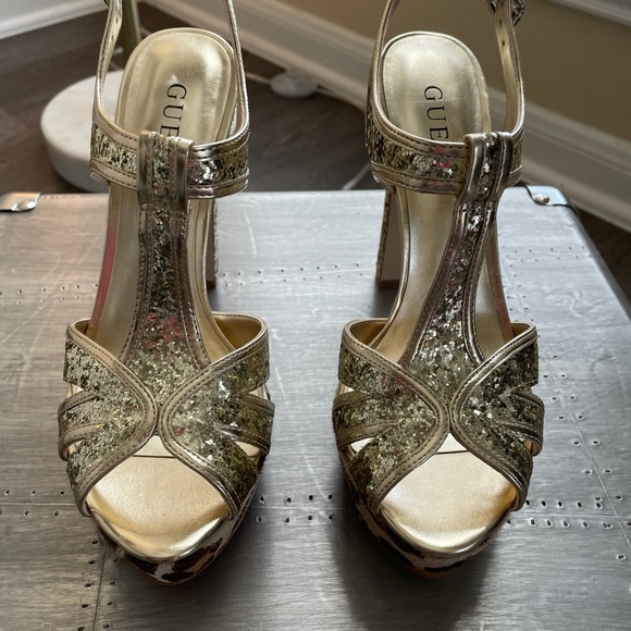 New Guess gold sequin INDRINA haircalf platform t strap sandals heels 6.5 - Picture 4 of 13